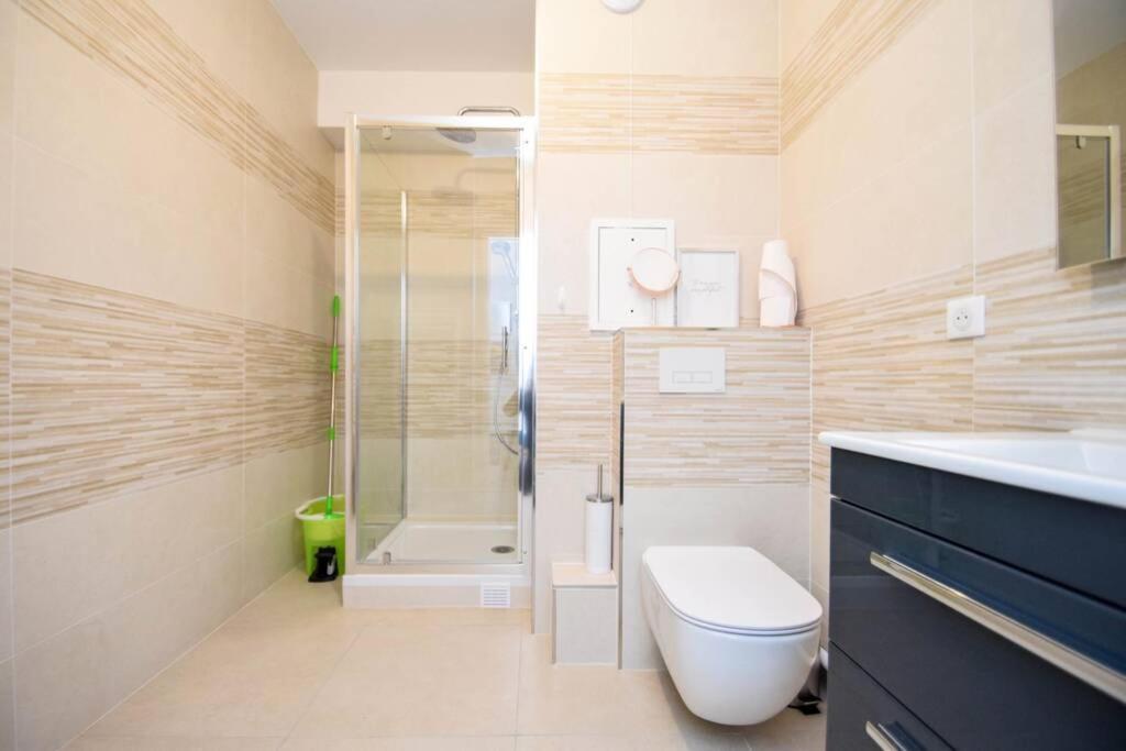 Studio Neuf Paris La Defense Metro 15 Rueil - Suresnes - Mont Valerien Bagian luar foto