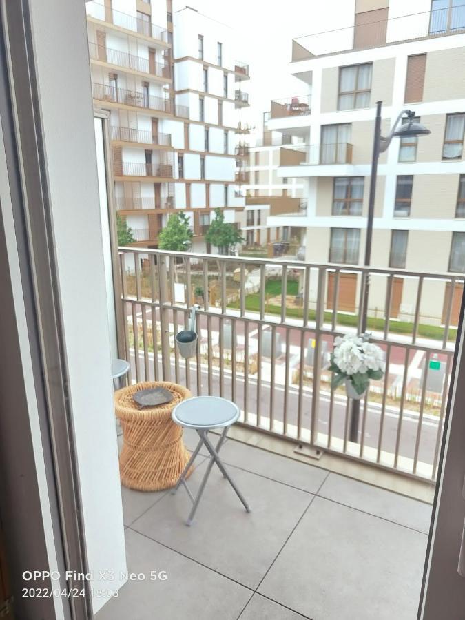 Studio Neuf Paris La Defense Metro 15 Rueil - Suresnes - Mont Valerien Bagian luar foto